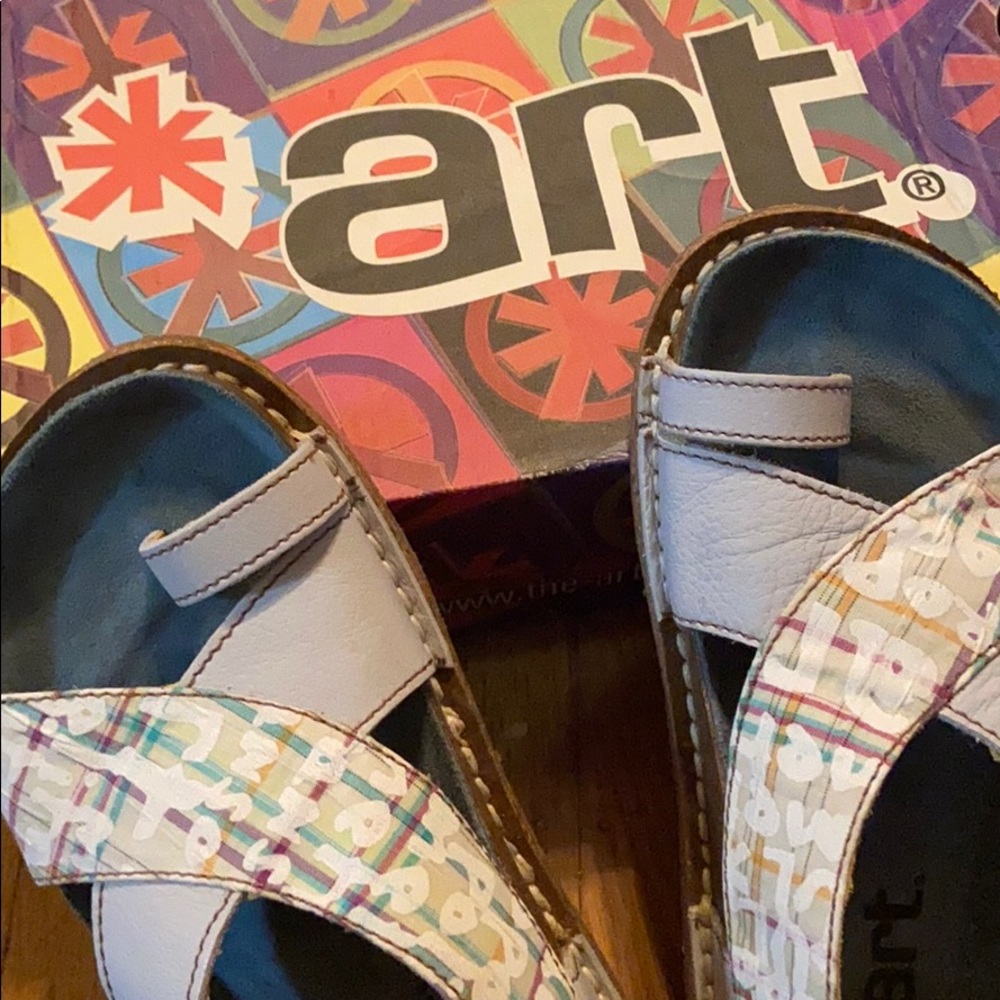 *art sandals *NIB*